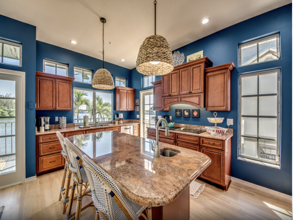 Walk to beach Fort Myers World Class Waterfront Rental- Pool