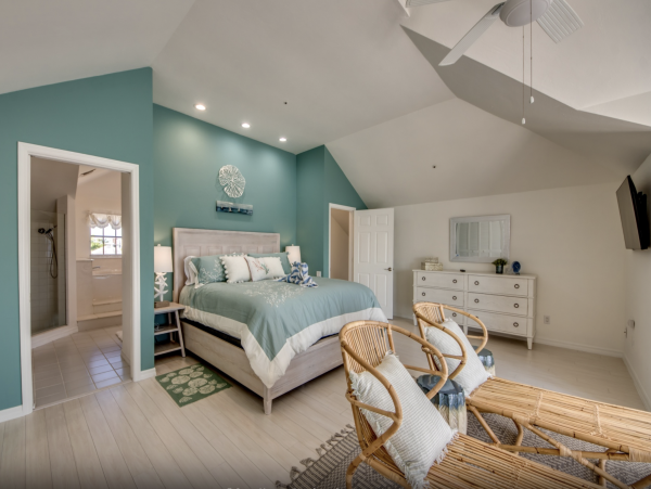 Walk to beach Fort Myers World Class Waterfront Rental- Pool