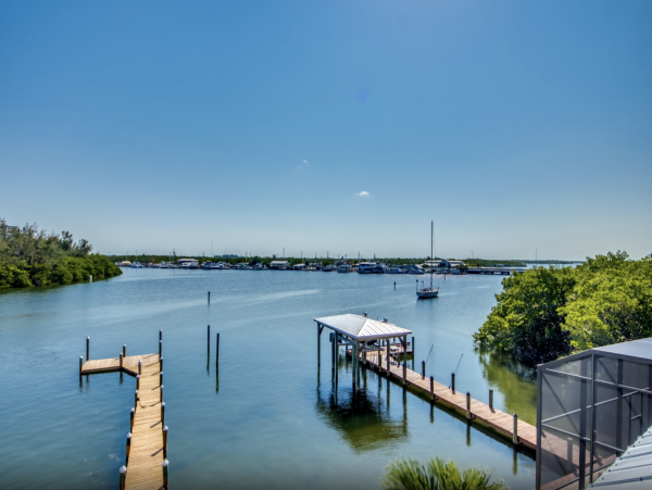 Walk to beach Fort Myers World Class Waterfront Rental- Pool