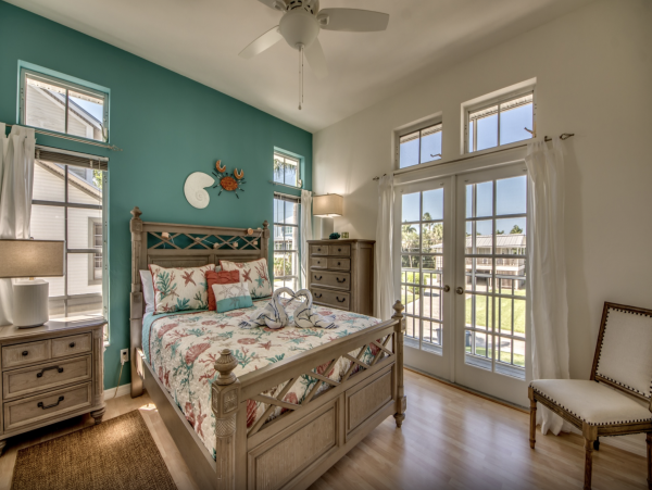 Walk to beach Fort Myers World Class Waterfront Rental- Pool
