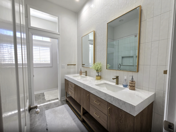 Walk to beach Fort Myers World Class Waterfront Rental- Pool