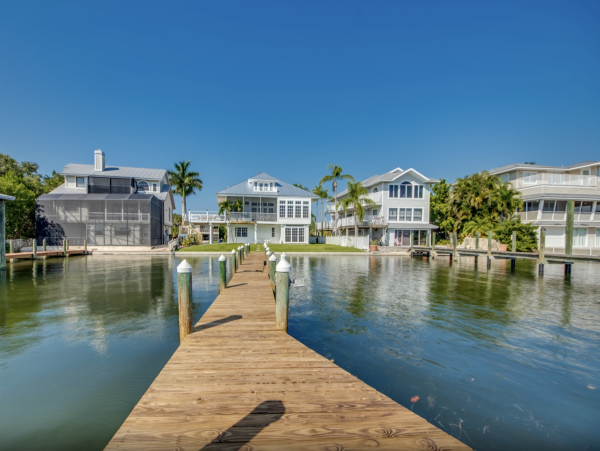 Walk to beach Fort Myers World Class Waterfront Rental- Pool