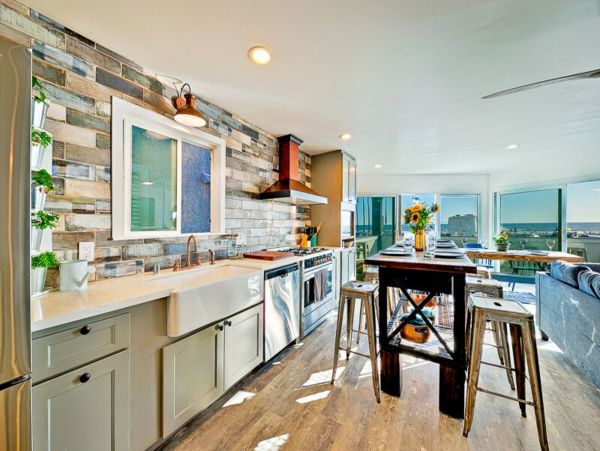 Three Bedroom Beach Home, great location and views