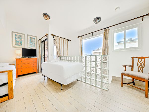 Newport Beach Home 1027573