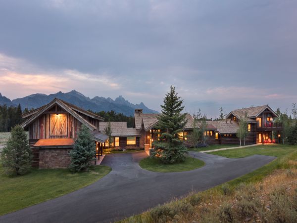 Contemporary Mountain Escape Luxury Vacation Residence