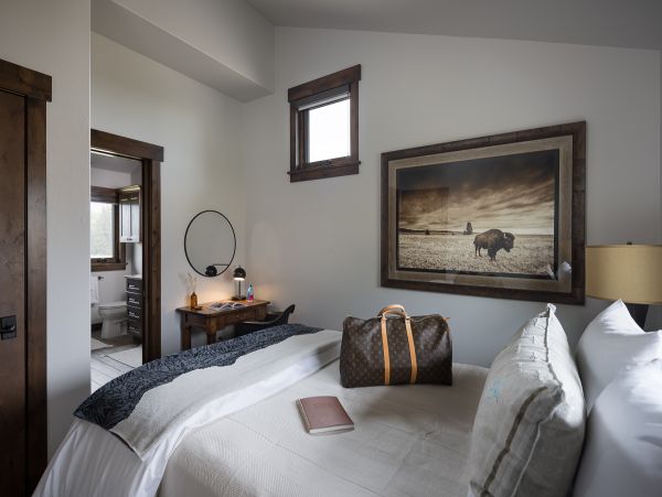 Contemporary Mountain Escape Luxury Vacation Residence