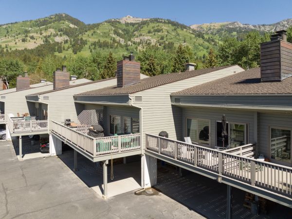 Beautiful Condo with 6 Bedrooms Sleeps 12 Guests