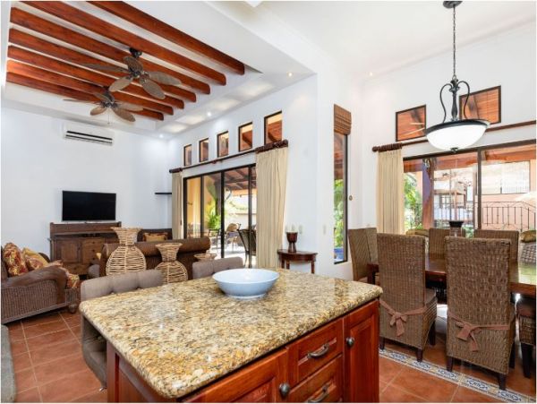 Tamarindo Vacation Pool Home Four Bedroom with Guest House