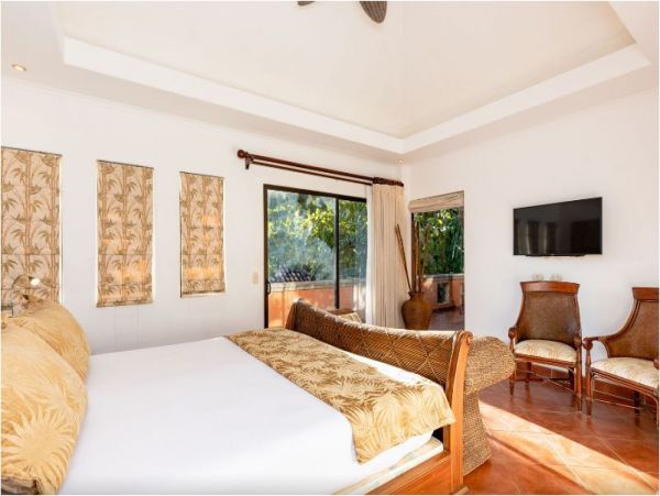 Tamarindo Vacation Pool Home Four Bedroom with Guest House