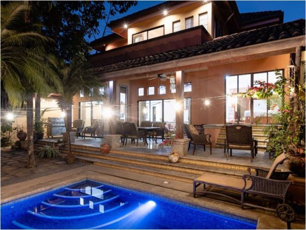 Tamarindo Vacation Pool Home Four Bedroom with Guest House
