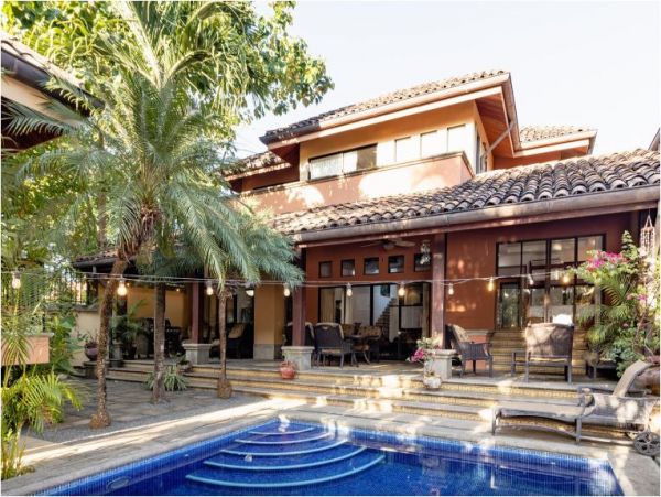 Tamarindo Vacation Pool Home Four Bedroom with Guest House