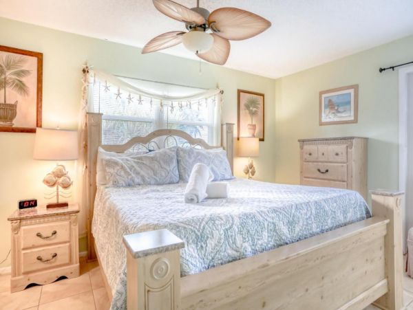 Ground-Floor Vacation Condo in Holmes Beach Sleeps 4