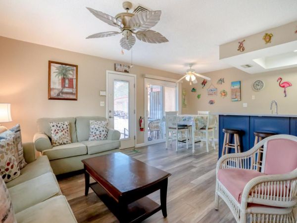 Ground-Floor Vacation Condo in Holmes Beach Sleeps 4