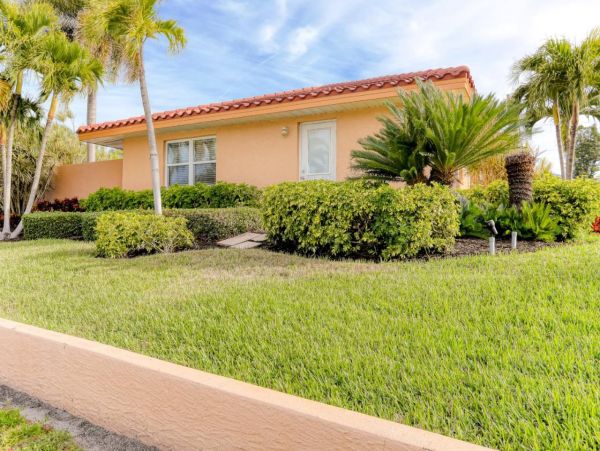 Ground-Floor Vacation Condo in Holmes Beach Sleeps 4