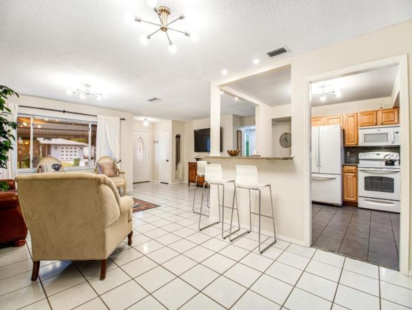 Lovely 4 Bedroom Home in Bradenton Sleeps 9