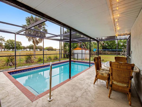 Lovely 4 Bedroom Home in Bradenton Sleeps 9