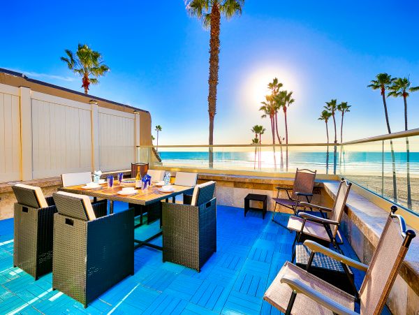 Beach Home on the Boardwalk with a view and rooftop deck