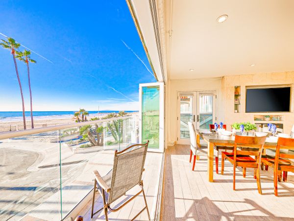 Beach Home on the Boardwalk with a view and rooftop deck