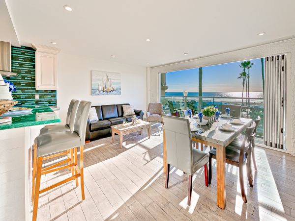 Beach Home on the Boardwalk with a view and rooftop deck