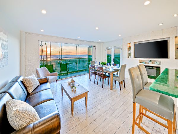 Beach Home on the Boardwalk with a view and rooftop deck