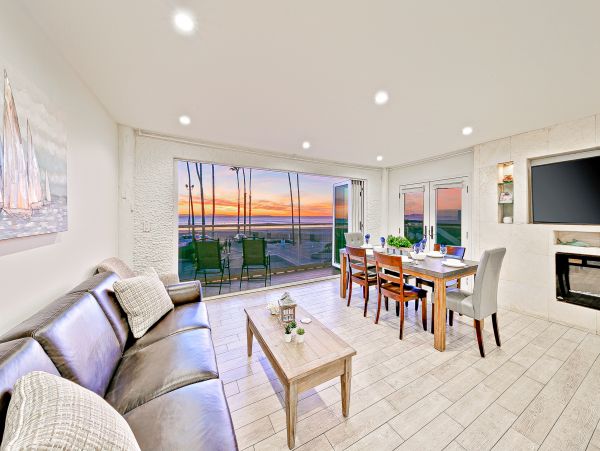 Beach Home on the Boardwalk with a view and rooftop deck