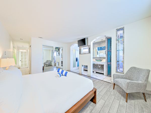 Beach Home on the Boardwalk with a view and rooftop deck