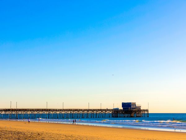 Beach Home on the Boardwalk with a view and rooftop deck