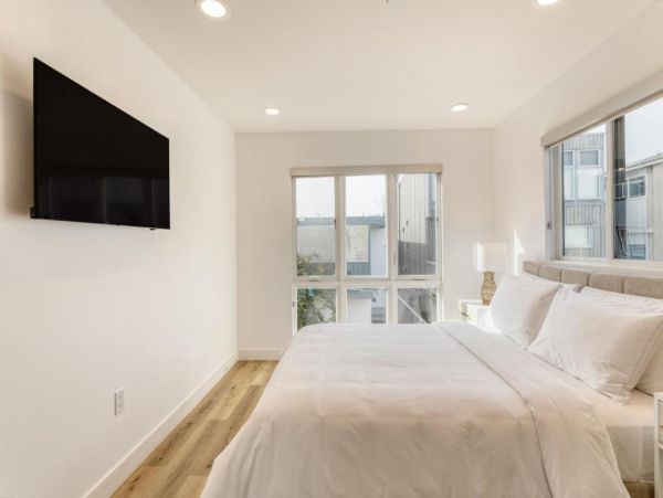 Newport Beach Vacation Condo Walk to Beach Five Bedroom
