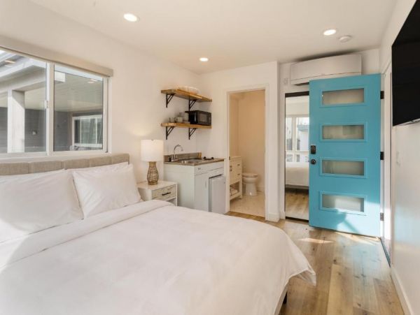 Newport Beach Vacation Condo Walk to Beach Five Bedroom
