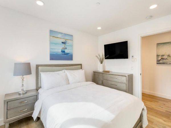 Newport Beach Vacation Condo Walk to Beach Five Bedroom