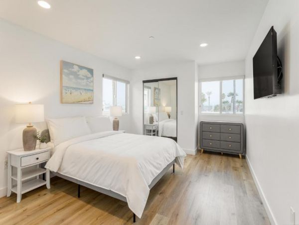 Newport Beach Vacation Condo Walk to Beach Five Bedroom