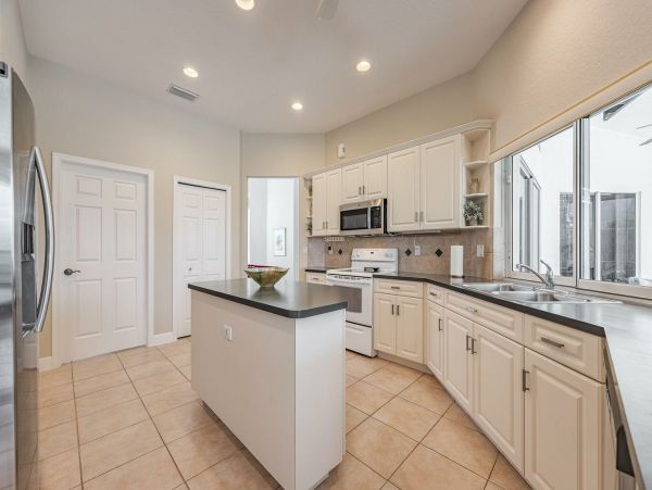 Cape Coral Home 1027746