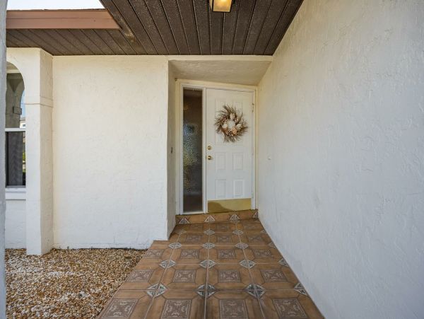 Three Bedroooms Two Bath Pool Home Walk to beach