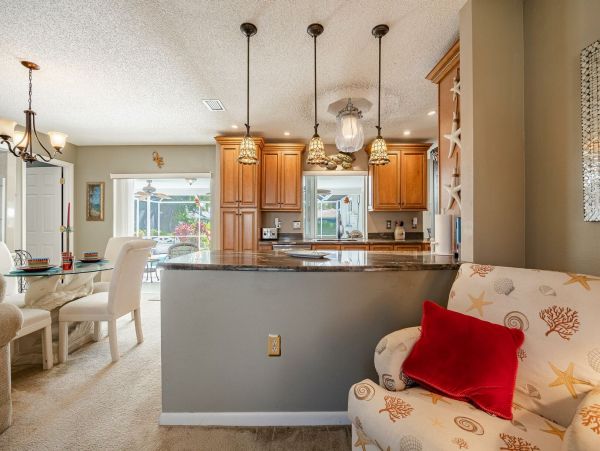 Three Bedroooms Two Bath Pool Home Walk to beach