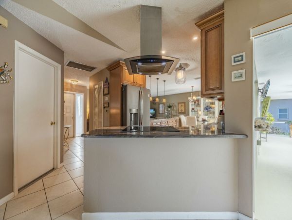 Three Bedroooms Two Bath Pool Home Walk to beach