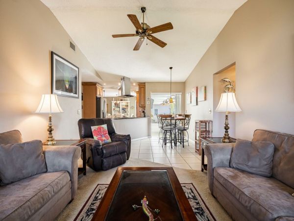 Three Bedroooms Two Bath Pool Home Walk to beach