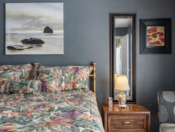 Three Bedroooms Two Bath Pool Home Walk to beach