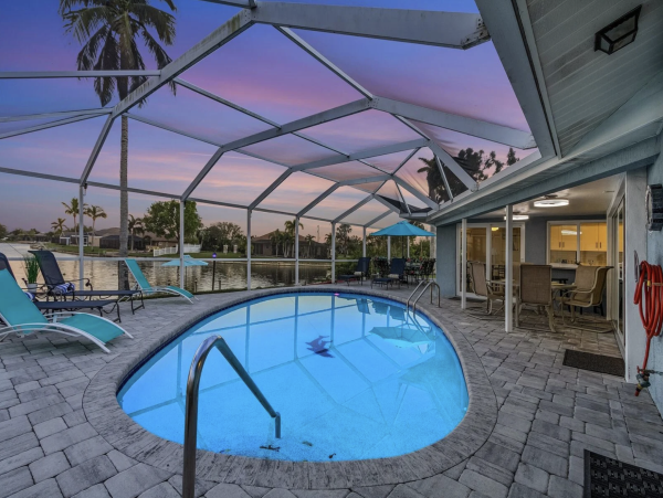 NEW ARRIVAL CAPE CORAL VACATION HOME WATER FRONT GREAT LOCATION