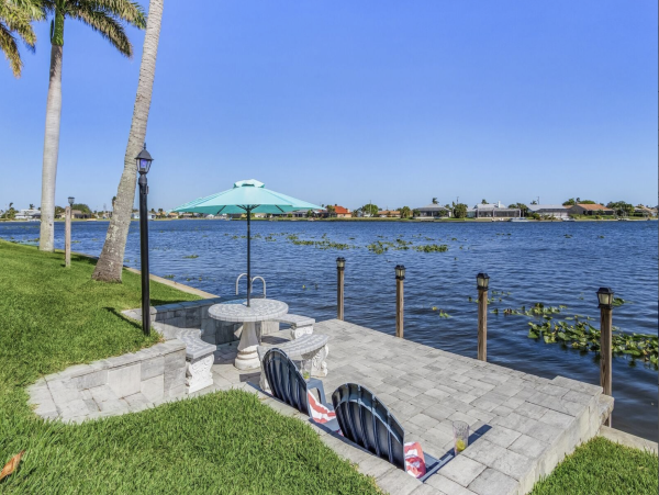 NEW ARRIVAL CAPE CORAL VACATION HOME WATER FRONT GREAT LOCATION