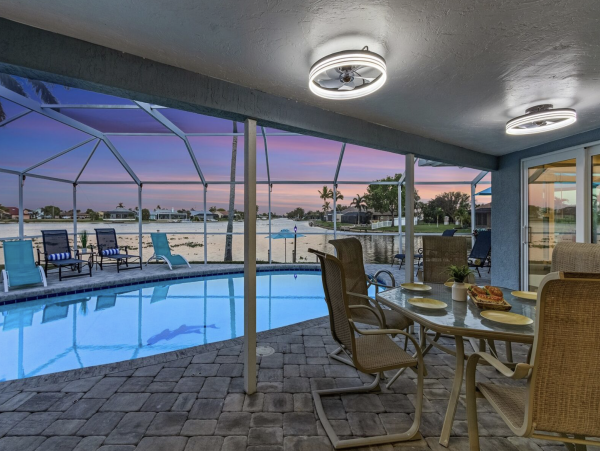 NEW ARRIVAL CAPE CORAL VACATION HOME WATER FRONT GREAT LOCATION