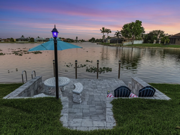 NEW ARRIVAL CAPE CORAL VACATION HOME WATER FRONT GREAT LOCATION