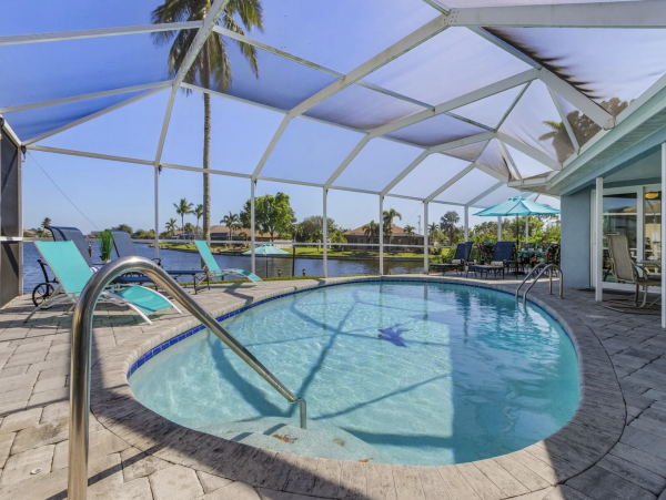 NEW ARRIVAL CAPE CORAL VACATION HOME WATER FRONT GREAT LOCATION