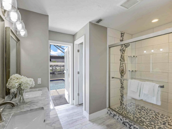 Cape Coral 3 Bedroom Vacation Home with Great Amenities