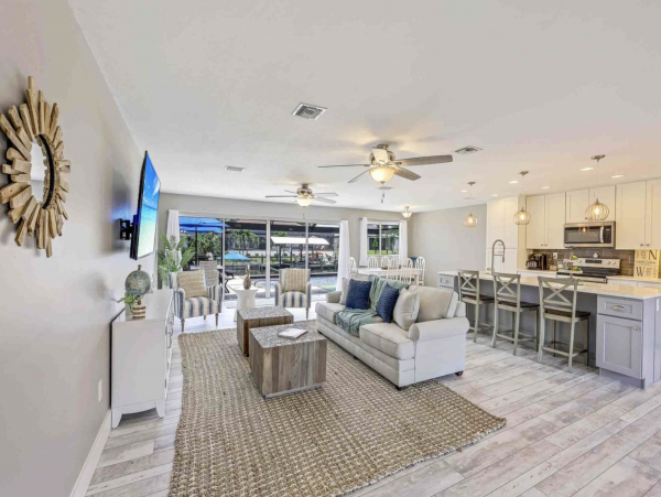 Cape Coral 3 Bedroom Vacation Home with Great Amenities