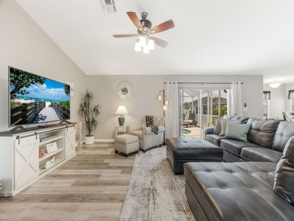 Beautiful Pool House with 3 Bedrooms in Cape Coral