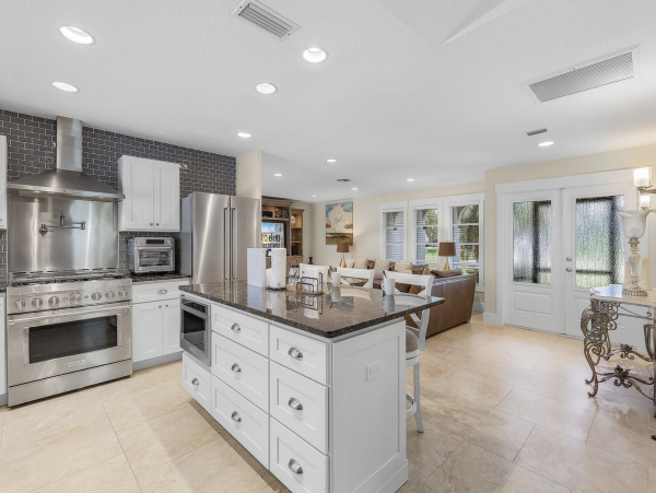 Luxurious Gulf Access Escape in Southwest Cape Coral