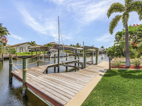 Luxurious Gulf Access Escape in Southwest Cape Coral