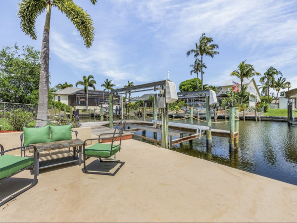 Luxurious Gulf Access Escape in Southwest Cape Coral
