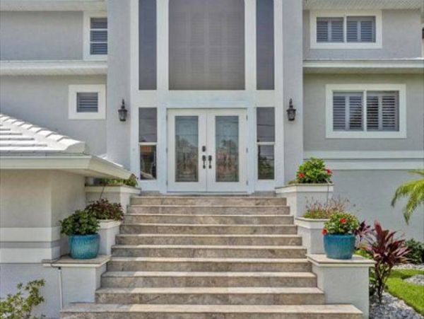Waterfront Vacation Pool Home in Clearwater