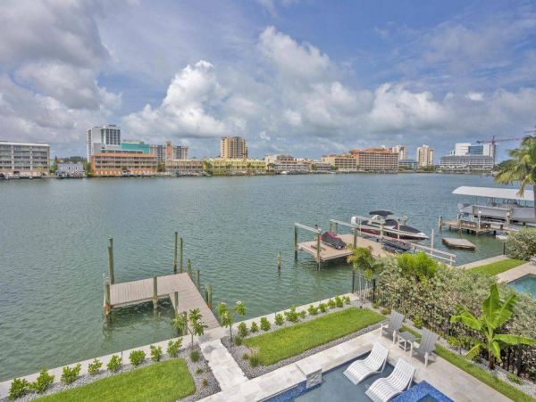 Waterfront Vacation Pool Home in Clearwater